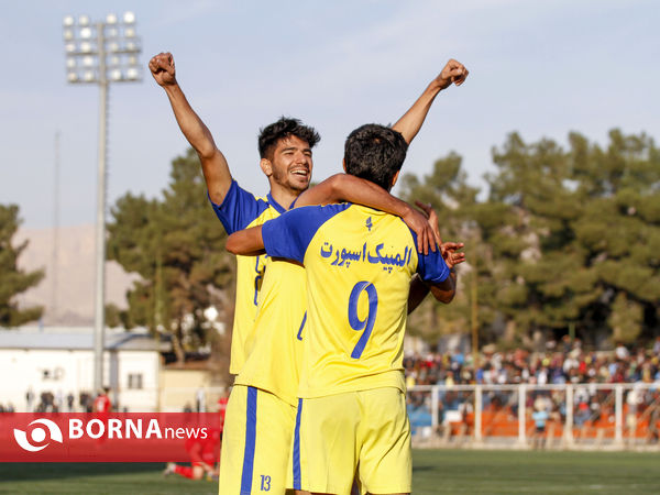 مسابقه فوتبال فجر سپاسی شیراز - سپیدرود رشت