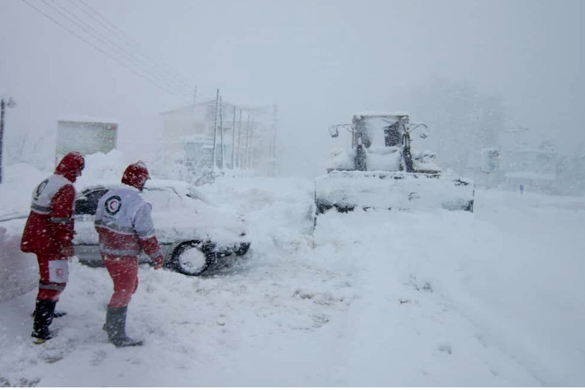 امدادرسانی به ۱۴ هزار نفر در برف سنگین ۲۳ استان