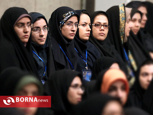 دیدار شرکت‌کنندگان در نهمین همایش ملی نخبگان فردا با رهبر انقلاب