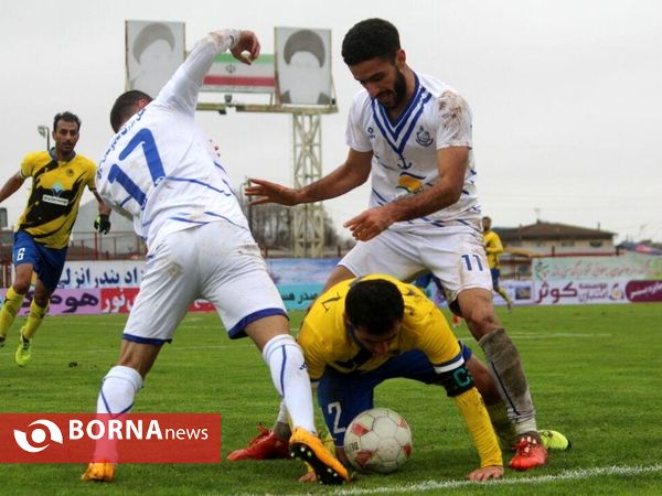 دیدار تیم های فوتبال ملوان بندرانزلی- اکسین البرز