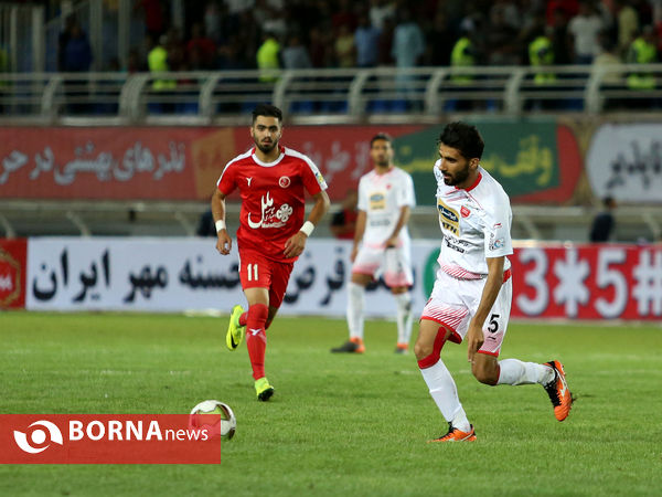 بازی تیم های پدیده مشهد و پرسپولیس تهران