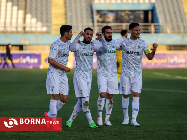 دیدار تیم‌های فوتبال آلومینیوم اراک _ فجر شهید سپاسی شیراز