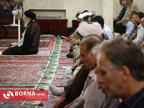 ضیافت افطار در مسجد جامع نیاوران