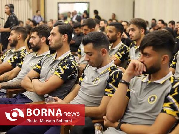 رونمایی از کیت لباس تیم فوتبال فولادمبارکه سپاهان