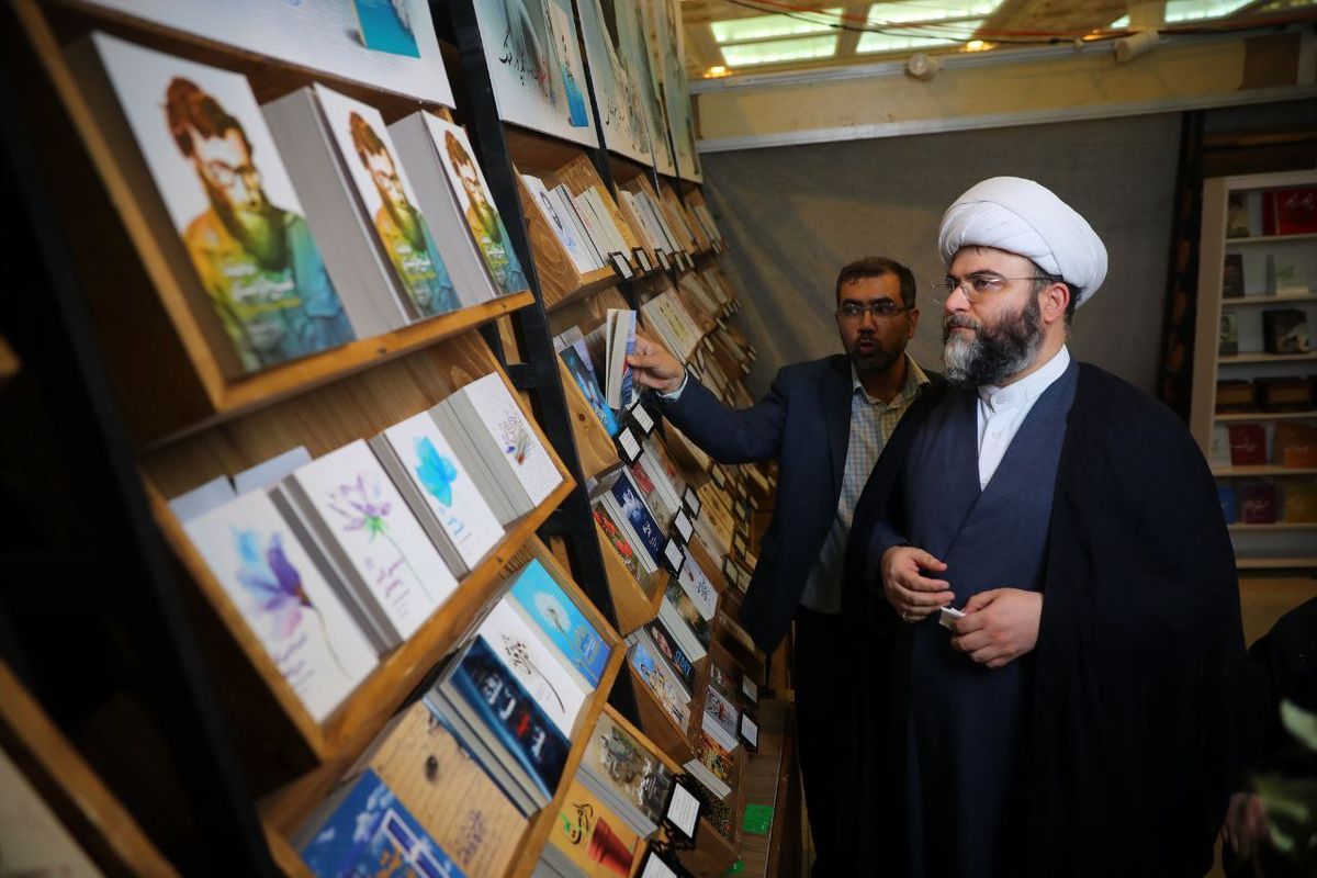 ابتکار رئیس سازمان تبلیغات اسلامی در بازدید از نمایشگاه کتاب