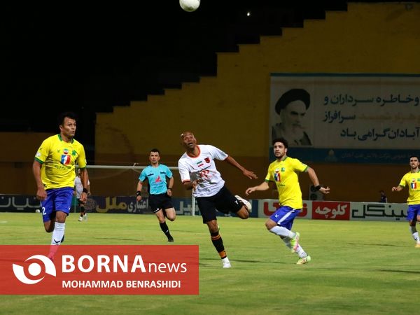 دیدار تیم های فوتبال صنعت نفت - مس رفسنجان