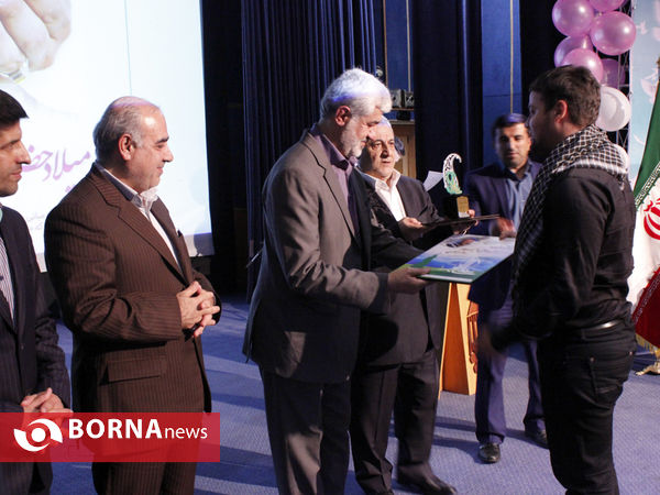 مراسم تقدیر از جوانان نخبه استان همدان
