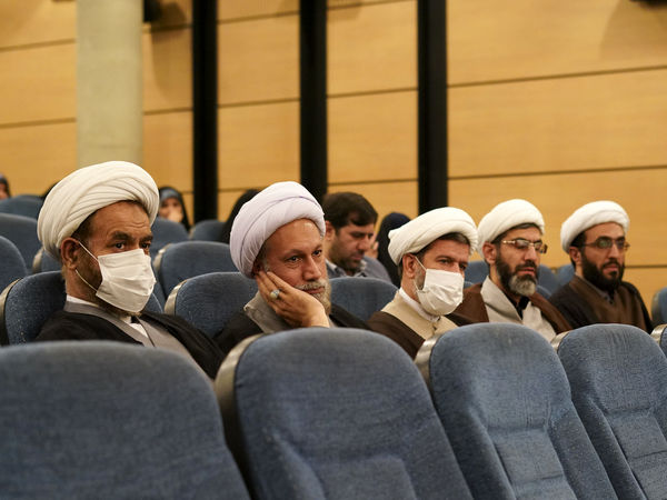 رونمایی از مستند سینمایی «لباس کار» در شیراز