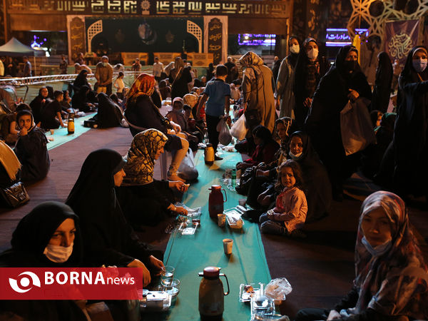 افطاری در میدان امام حسین(ع)