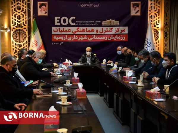 پاکسازی معابر برفی شهر ارومیه توسط عوامل شهرداری