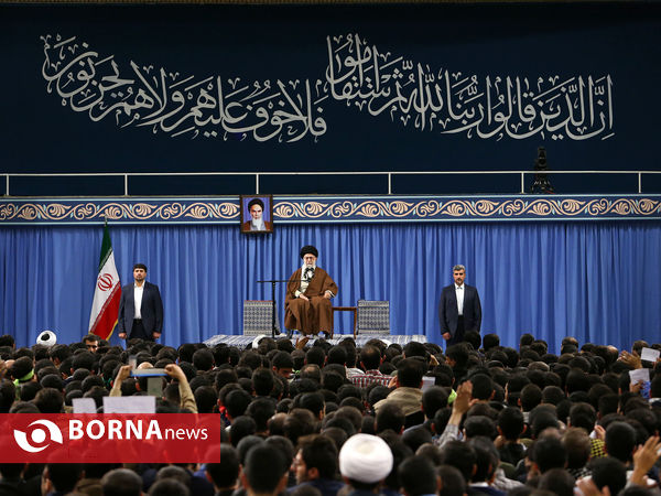 دیدار دانش آموزان و دانشجویان با مقام معظم رهبری