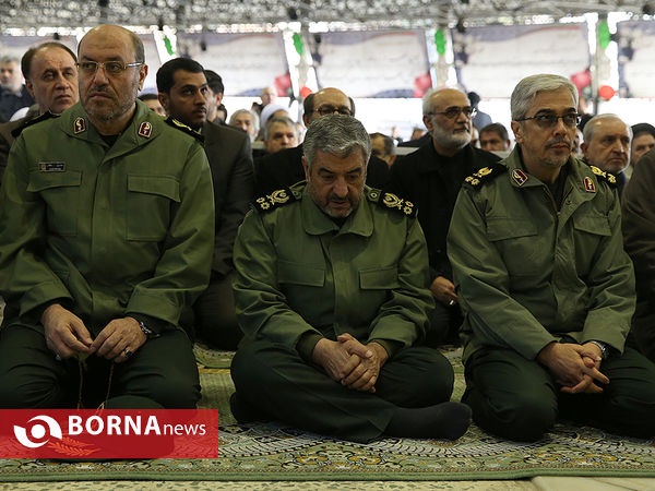 رهبر انقلاب بر پیکر حجت الاسلام والمسلمین هاشمی نماز اقامه کردند