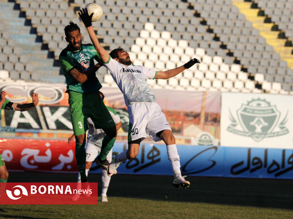 دیدار تیم های فوتبال آلومینیوم اراک - ذوب آهن اصفهان