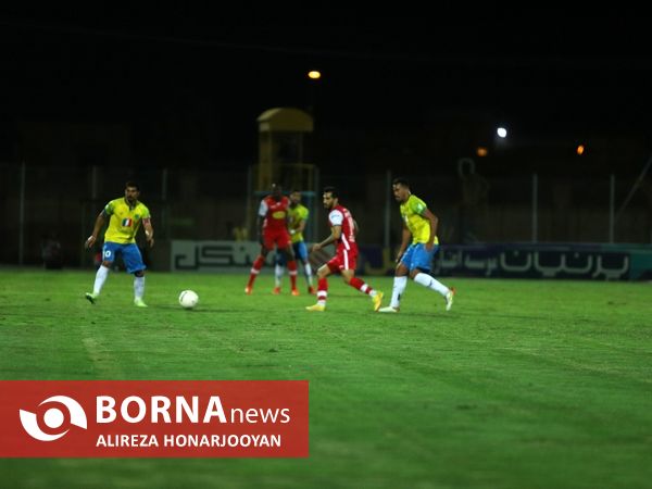 دیدار تیم های فوتبال صنعت نفت - پرسپولیس