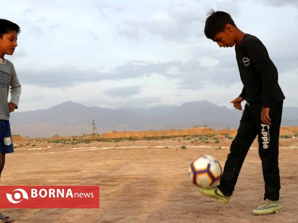 حضور مدیران هیئت فوتبال استان کرمان و باشگاه مس کرمان در محله محروم «حجتیه» شهر کرمان