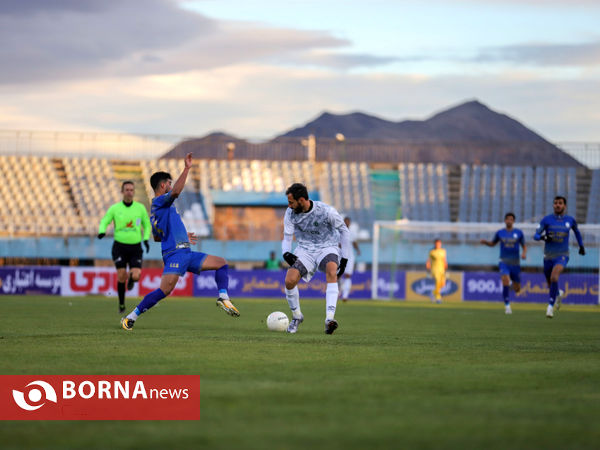 دیدار تیم های فوتبال آلومینیوم اراک- گل گهر سیرجان