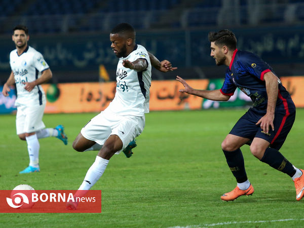 دیدار تیم های نساجی مازندران و استقلال تهران