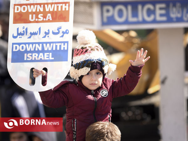 حضور کودکان در راهپیمایی ۲۲ بهمن