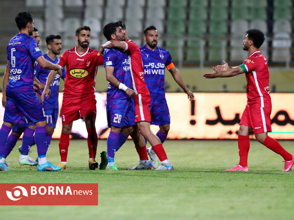 دیدار تیم های فوتبال پرسپولیس - هوادار