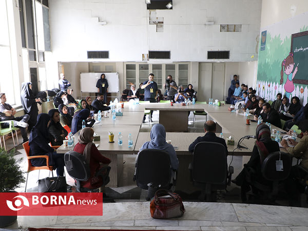 نشست پویش "بدسرپرست تنها تر است"