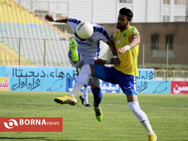 دیدار تیم های فوتبال صنعت نفت آبادان - داماش پارسه تهران