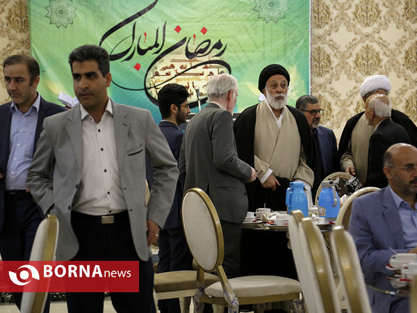 ضیافت افطاری حجت الاسلام والمسلمین احمد مازنی