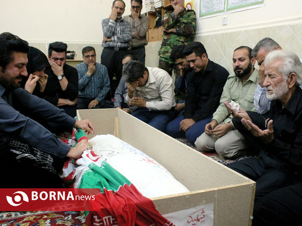 وداع خانواده شهید محمد قایدی با فرزندشان پس از 32 سال فراق