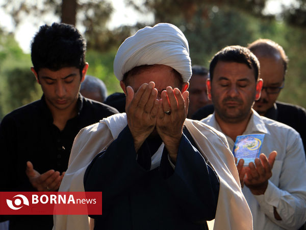 نماز شکرانه عید در کنار شهدای بهشت رضا(ع)