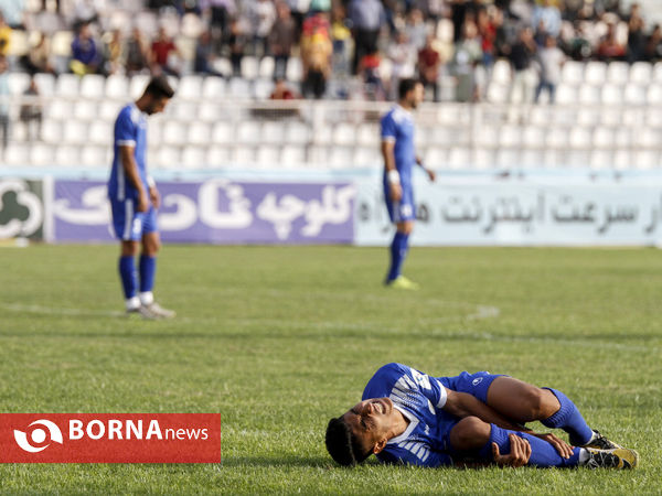 مسابقه فوتبال فجر سپاسی شیراز و مس کرمان