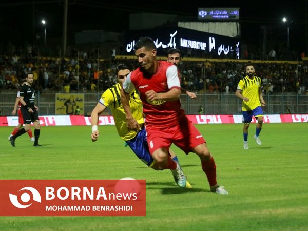 دیدار تیم های فوتبال نفت مسجدسلیمان - پرسپولیس