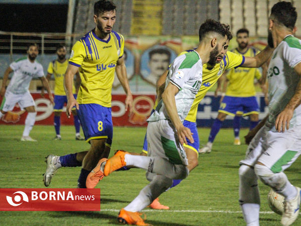 دیدار تیم های فوتبال آلومینیوم اراک-نفت مسجدسلیمان