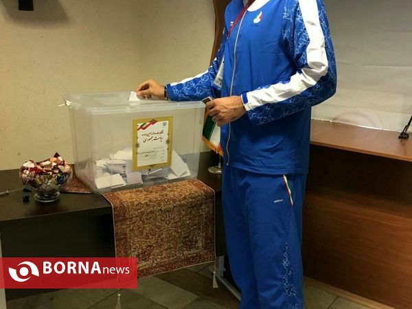 حضور ورزشکاران پای صندوق اخذ رای در باکو