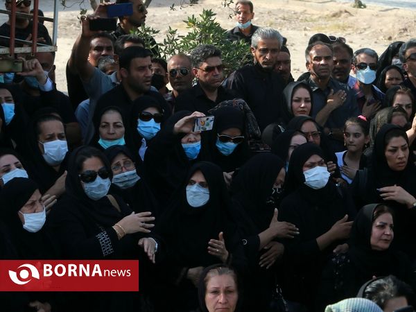 تشییع جانباختگان متروپل در آرامستان آبادان
