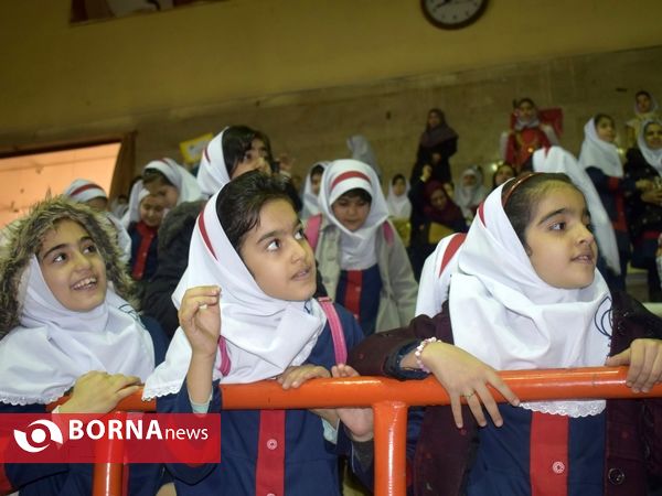 شادپیمایی عروسک‌ها در سالن امام خمینی‌(ره) کرمانشاه