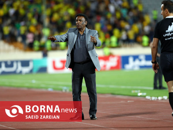 دیدار تیم های استقلال تهران - صنعت نفت آبادان