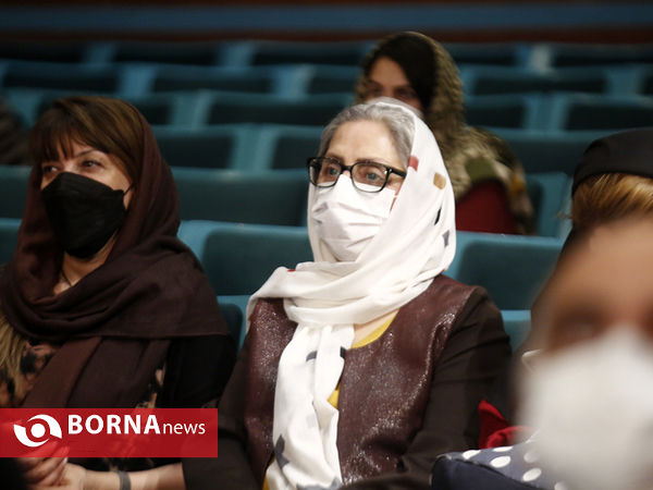 اهدا نشان  مانا و مانی انجمن هنرمندان نقاش ایران