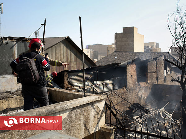آتش سوزی انبار پنبه در خیابان مولوی تهران