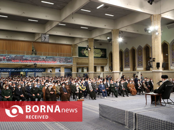 دیدار صدها نفر از مردم استان اصفهان با مقام معظم رهبری