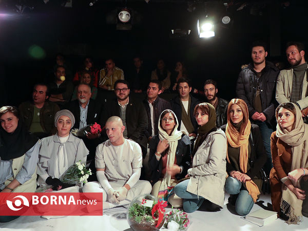 نمایش "تنها خدا حق دارد بیدارم کند"