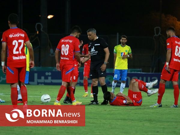 دیدار تیم های فوتبال صنعت نفت - نساجی