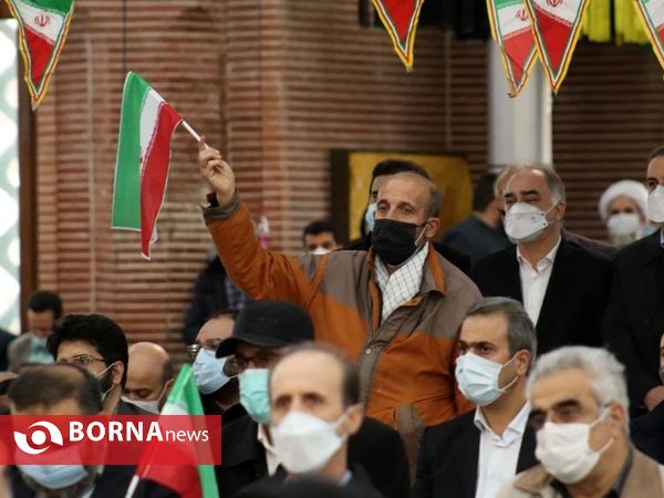 مراسم گلباران گلزار شهدای رشت به مناسبت آغاز دهه فجر