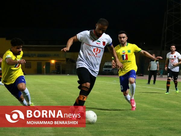 دیدار تیم های فوتبال صنعت نفت - مس رفسنجان