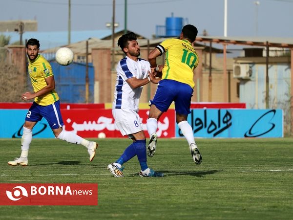 دیدار تیم های فوتبال صنعت نفت آبادان - داماش پارسه تهران