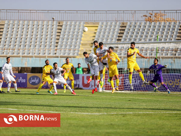 دیدار تیم‌های فوتبال آلومینیوم اراک _ فجر شهید سپاسی شیراز