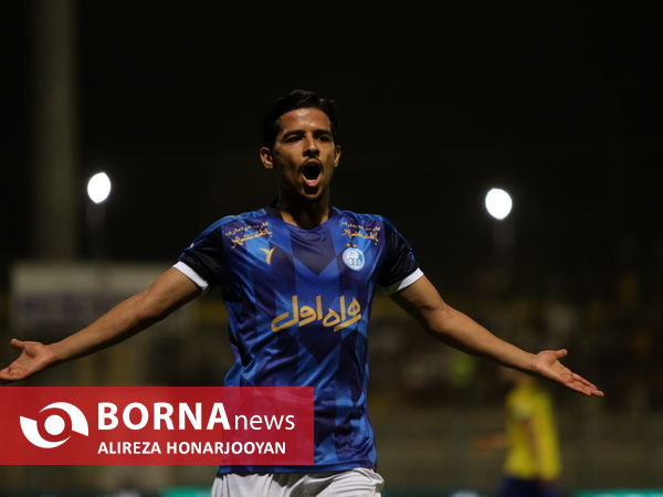 دیدار تیم های فوتبال نفت مسجدسلیمان - استقلال (2)