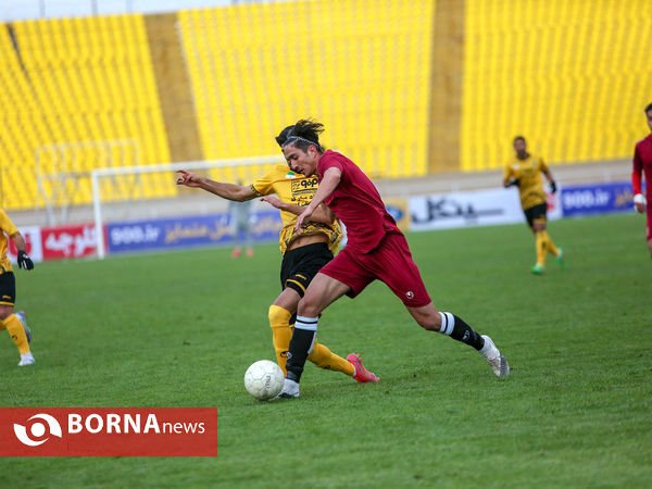 دیدار تیم‌های پدیده  مشهد و سپاهان اصفهان