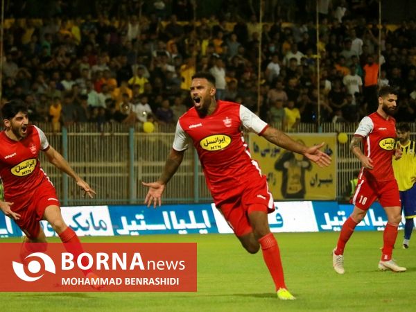 دیدار تیم های فوتبال نفت مسجدسلیمان - پرسپولیس