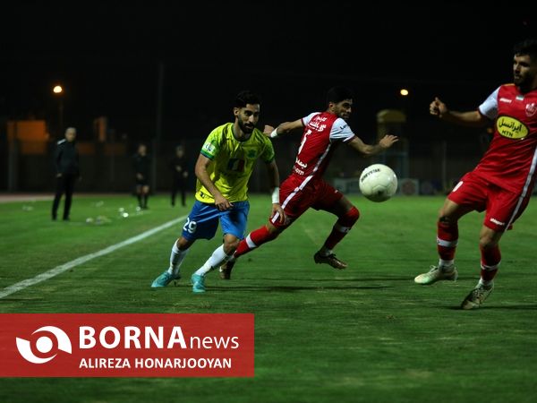 دیدار تیم های فوتبال صنعت نفت - پرسپولیس