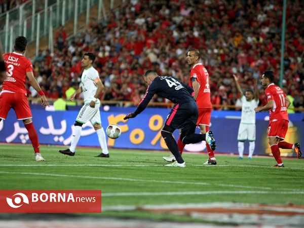 دیدار تیم های فوتبال پرسپولیس- ماشین سازی تبریز