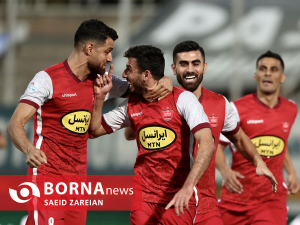 دیدار تیم های فوتبال هوادار - پرسپولیس